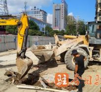 玩逼视频操死你高温下的坚守｜道路建设者用汗水铺就畅通路